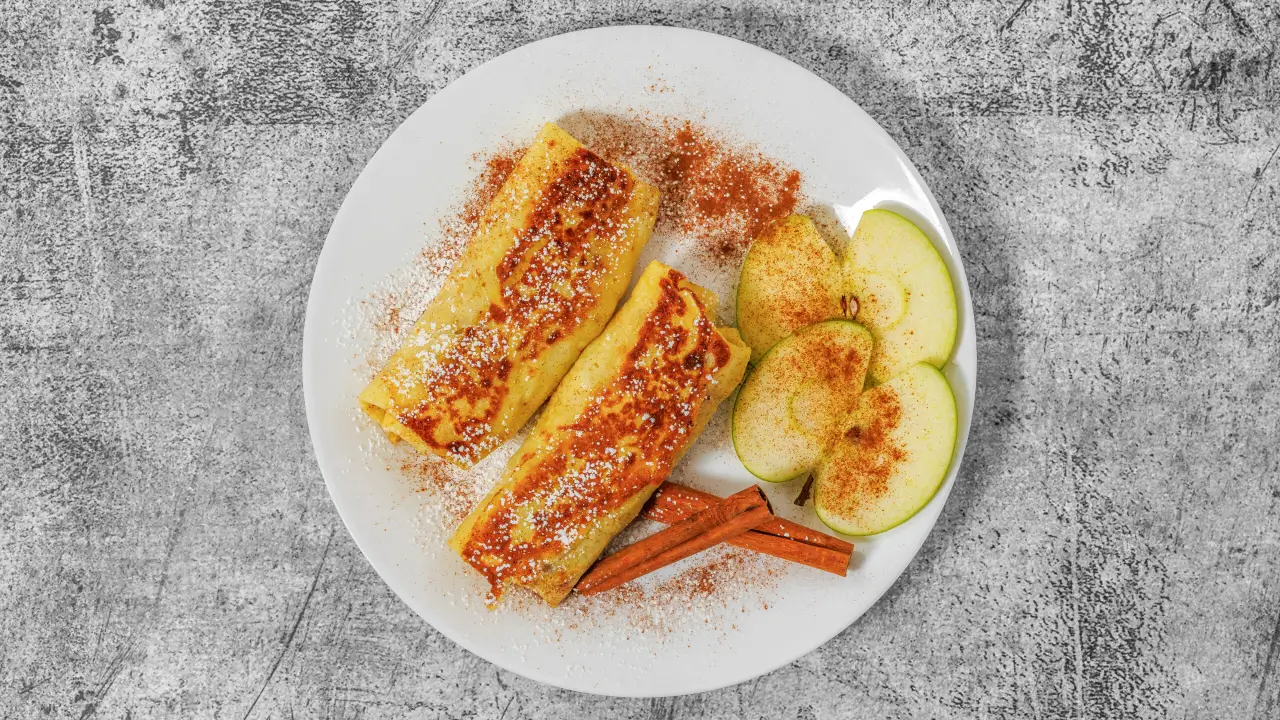 Crepes arrotolate con mele e cannella