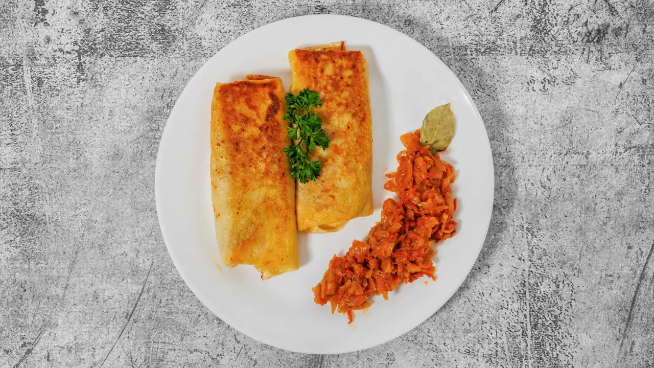 Crepes arrotolate con cavolo stufato