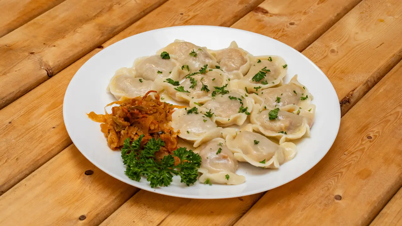 Varenyky (Pierogi) con Cavolo Brasato e Verdure